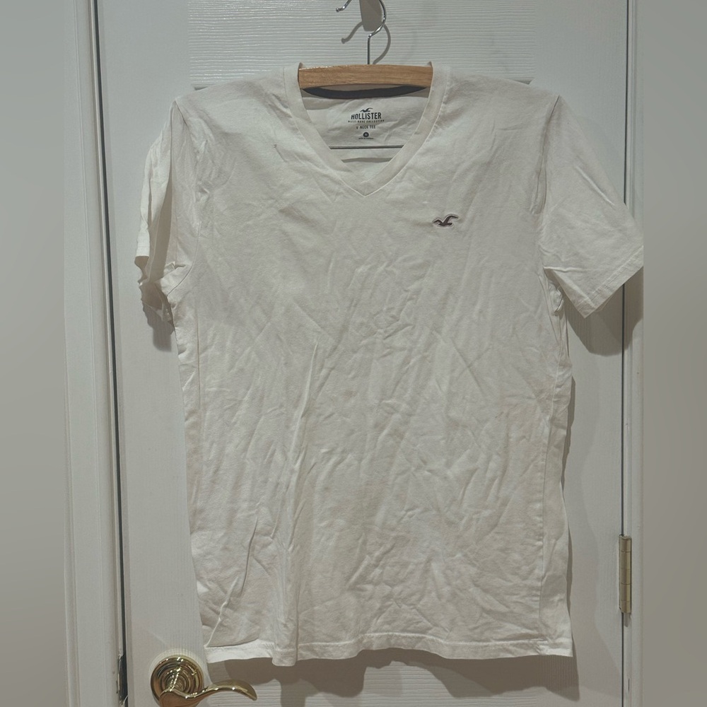 Hollister Men's Classic White V-Neck Tee, Size Medium, Never Worn